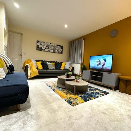 Large Cosy 2 Bedroom Ground Floor Flat In Stevenage Sg1 Sleeps 4-5 Free Parking Buitenkant foto