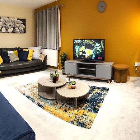 Large Cosy 2 Bedroom Ground Floor Flat In Stevenage Sg1 Sleeps 4-5 Free Parking Buitenkant foto