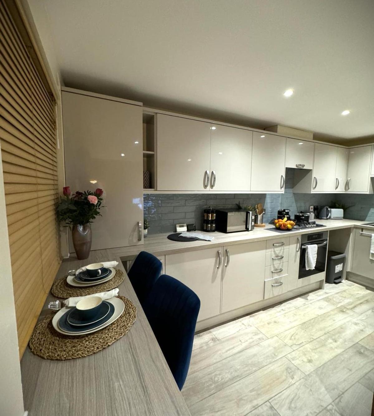 Large Cosy 2 Bedroom Ground Floor Flat In Stevenage Sg1 Sleeps 4-5 Free Parking Buitenkant foto