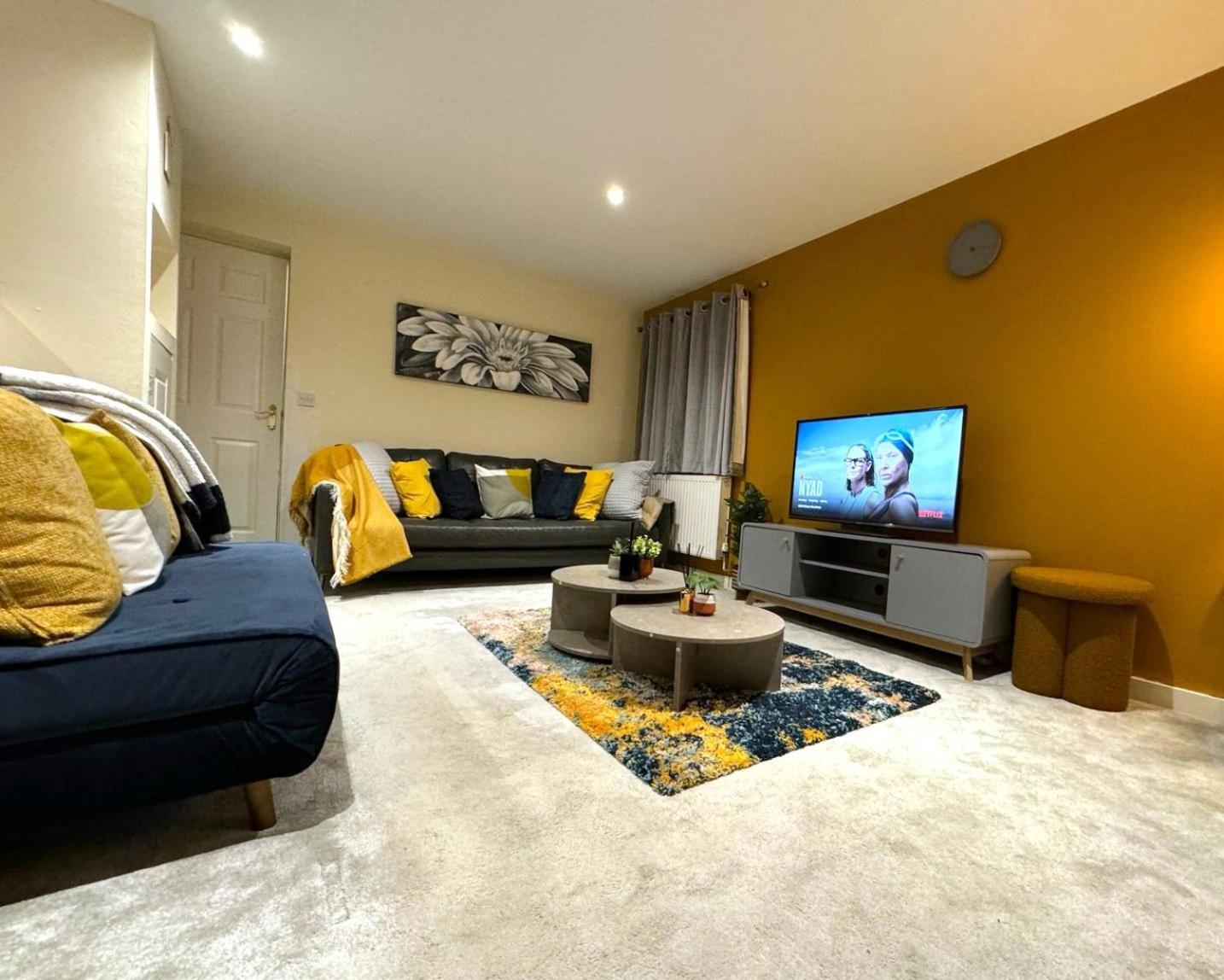 Large Cosy 2 Bedroom Ground Floor Flat In Stevenage Sg1 Sleeps 4-5 Free Parking Buitenkant foto