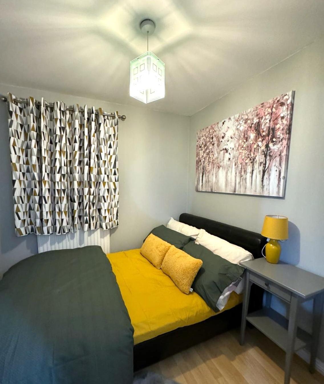 Large Cosy 2 Bedroom Ground Floor Flat In Stevenage Sg1 Sleeps 4-5 Free Parking Buitenkant foto
