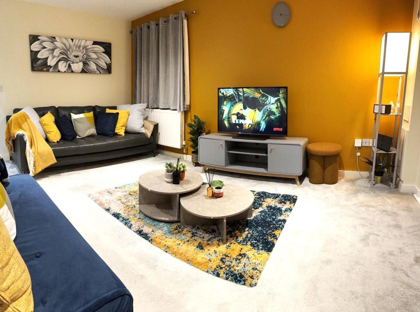 Large Cosy 2 Bedroom Ground Floor Flat In Stevenage Sg1 Sleeps 4-5 Free Parking Buitenkant foto